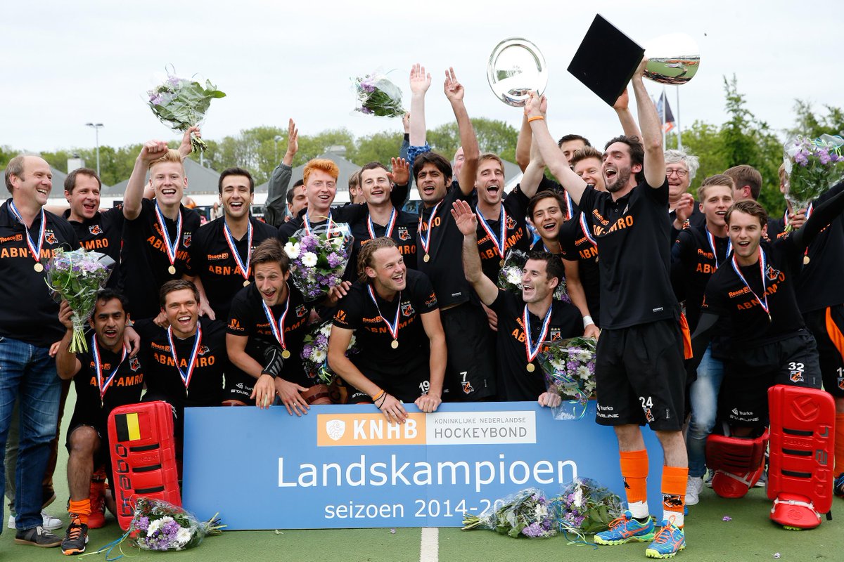 Vind jij absoluut dat de hockeyers van <a href="/OZHeren1/">Oranje-Zwart Heren 1</a> de #HeldvdWeek moeten worden? RT en stem! heldenonline.nl/rubrieken/held…