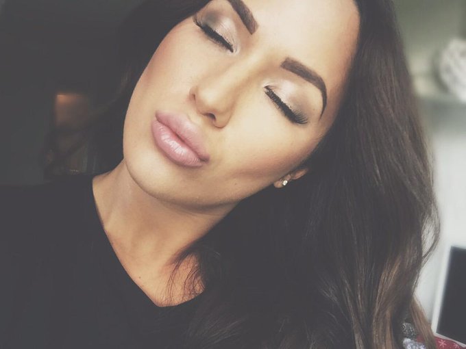 Makeup done. Now it's pissing rain... #makeup #MakeMeLaugh http://t.co/VzuM3ntLdZ<a href="/tag/makeup"class="tags">#makeup</a><a href="/tag/makemelaugh"class="tags"><span>#makemelaugh</span></a>
