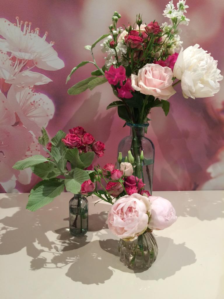 suzanneneville's tweet photo. @OkishimaSimmond beautiful floral displays at our show #suzanneneville #songbirdcollection #bridalweek http://t.co/m7GElrsdVk