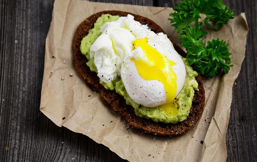 SELFmagazine's tweet image. 4 ways to make eggs like a pro from @WellandGoodNYC on.self.com/1S6wjsa