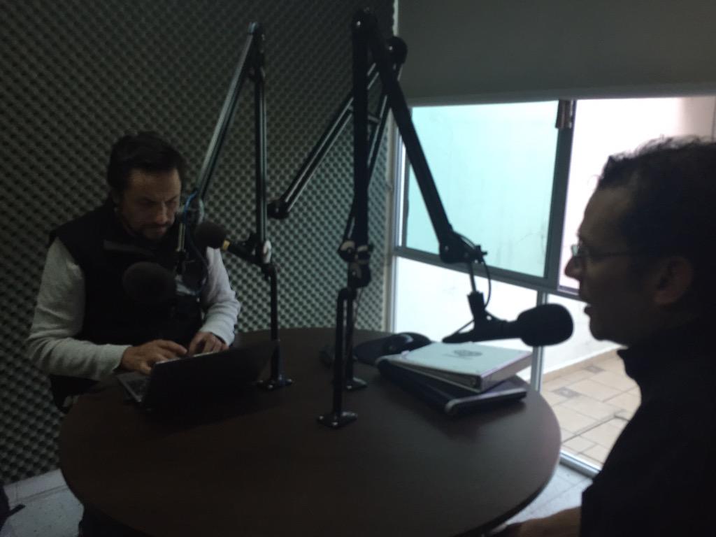 "No sólo los políticos hacen negocios ilícitos e ilegales, sino que lo hacen con nuestro dinero!" Con <a href="/komunikarlos/">Juan Carlos Ortiz</a>