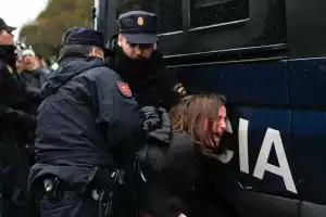 gudaricatala1's tweet photo. La #ONU alerta de la impunidad policial en #España y de k no se actúa contra la #Torura http://t.co/QvGKWC3AU1 http://t.co/HDPrT94Bsv