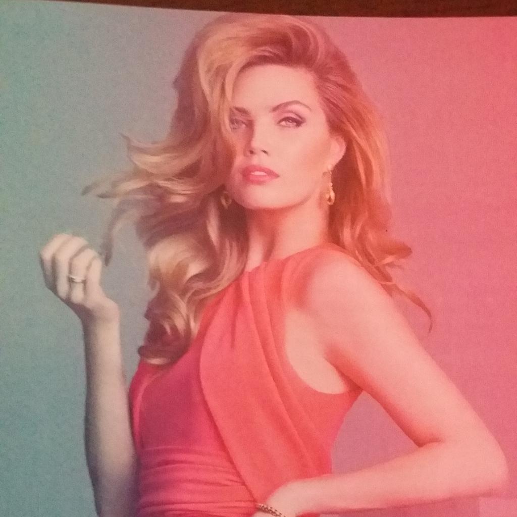 petravdburg's tweet photo. Glossy 'GOOISCH' in de winkels met fotoshoot topmodel Kim Feenstra. Haar: Petra van den Burg #gooisch #kimfeenstra http://t.co/axzq6FgWOC