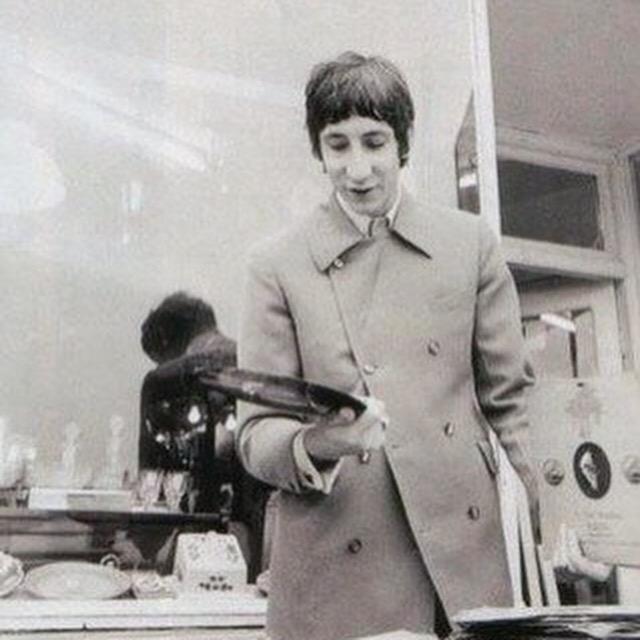 Pete Townshend, 70 years old today ! 
Happy Birthday to a real face 