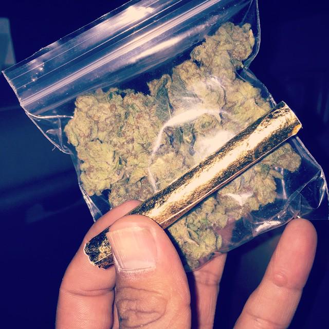 ShinePapers's tweet photo. 24k paper & Og🔥#blowingclouds #shinepapers #lastkings #halfoz #420 #maryjane #drgreenthumb by kushgrower_31 shinepap… http://t.co/1gq9nH5lp8