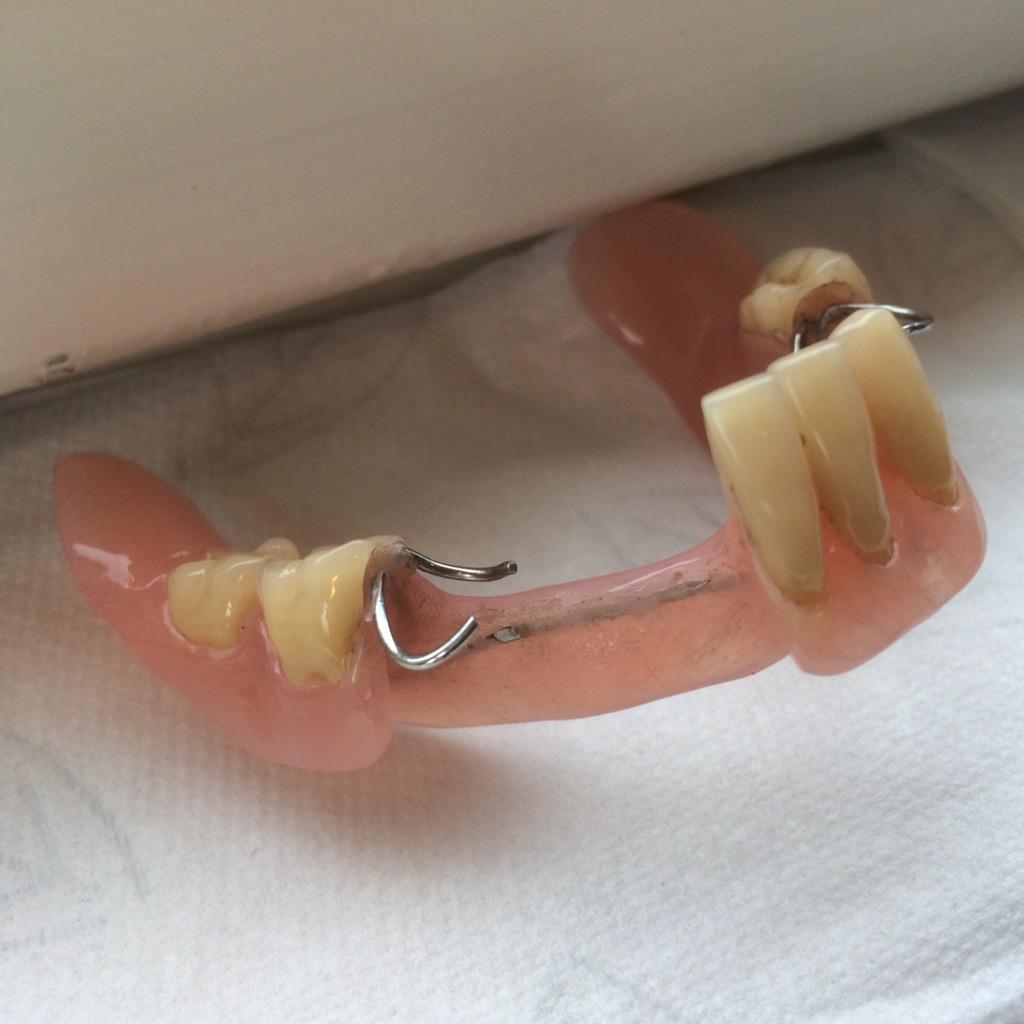 Oops, glemt gebisset ditt på Brumunddal stasjon?