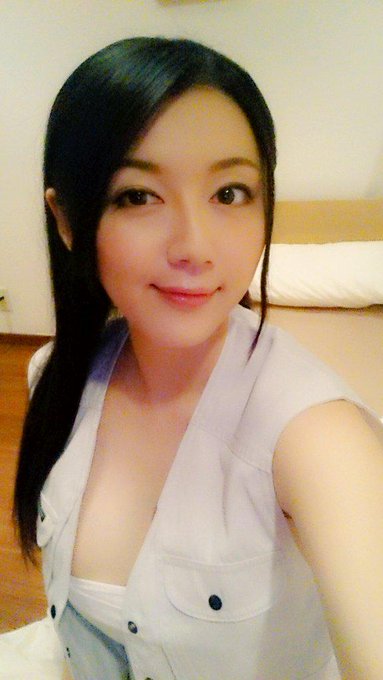 撮影終わったよん(*≧&forall;≦*)󾭠 ズコバコさんで初めて撮影していただきました󾭠 ガテン系の共演作品でめっちゃ楽しかった󾭠みんな優しくてよかった(*&acute;&omega;｀*)監督さん、ズコバコさんメイクさん共演者のかた男優さんありがとうございました󾭠