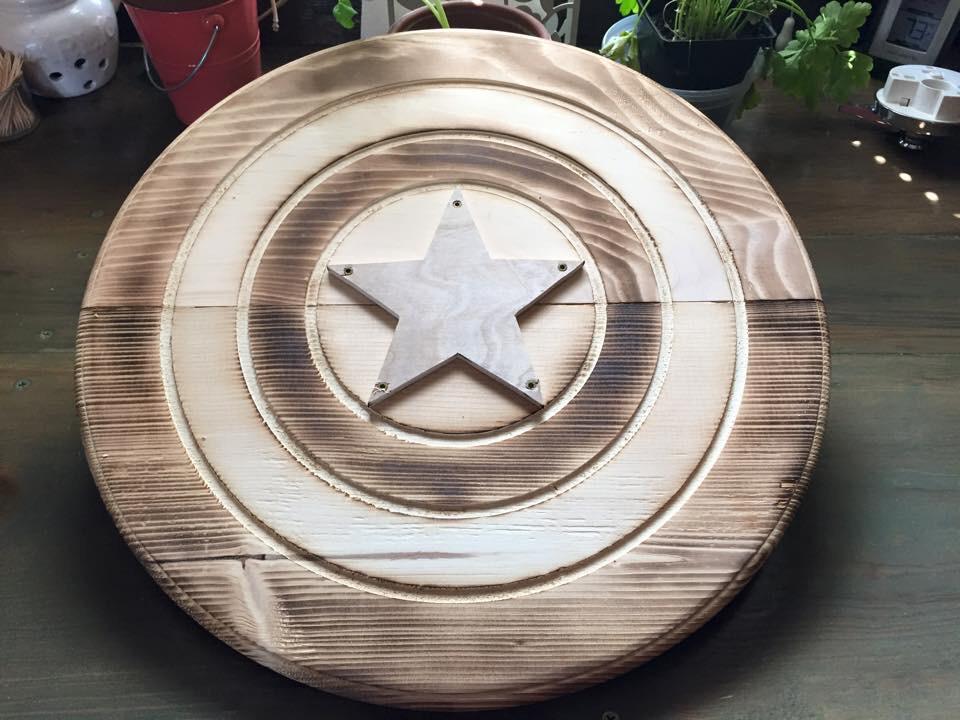 Loochyface's tweet photo. Made this sweet #captainAmerica shield as part of the #flintface #woodshop web series http://t.co/IuyeB2G7ve
