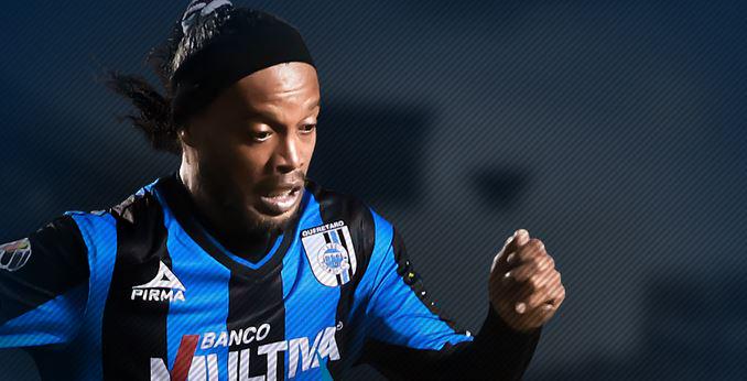 marca's tweet photo. MARCA TV | La espuela de Los Gallos. Otra genialidad de @10Ronaldinho ▶ http://t.co/nSV8CxsA8R http://t.co/cPEDNxnG1R