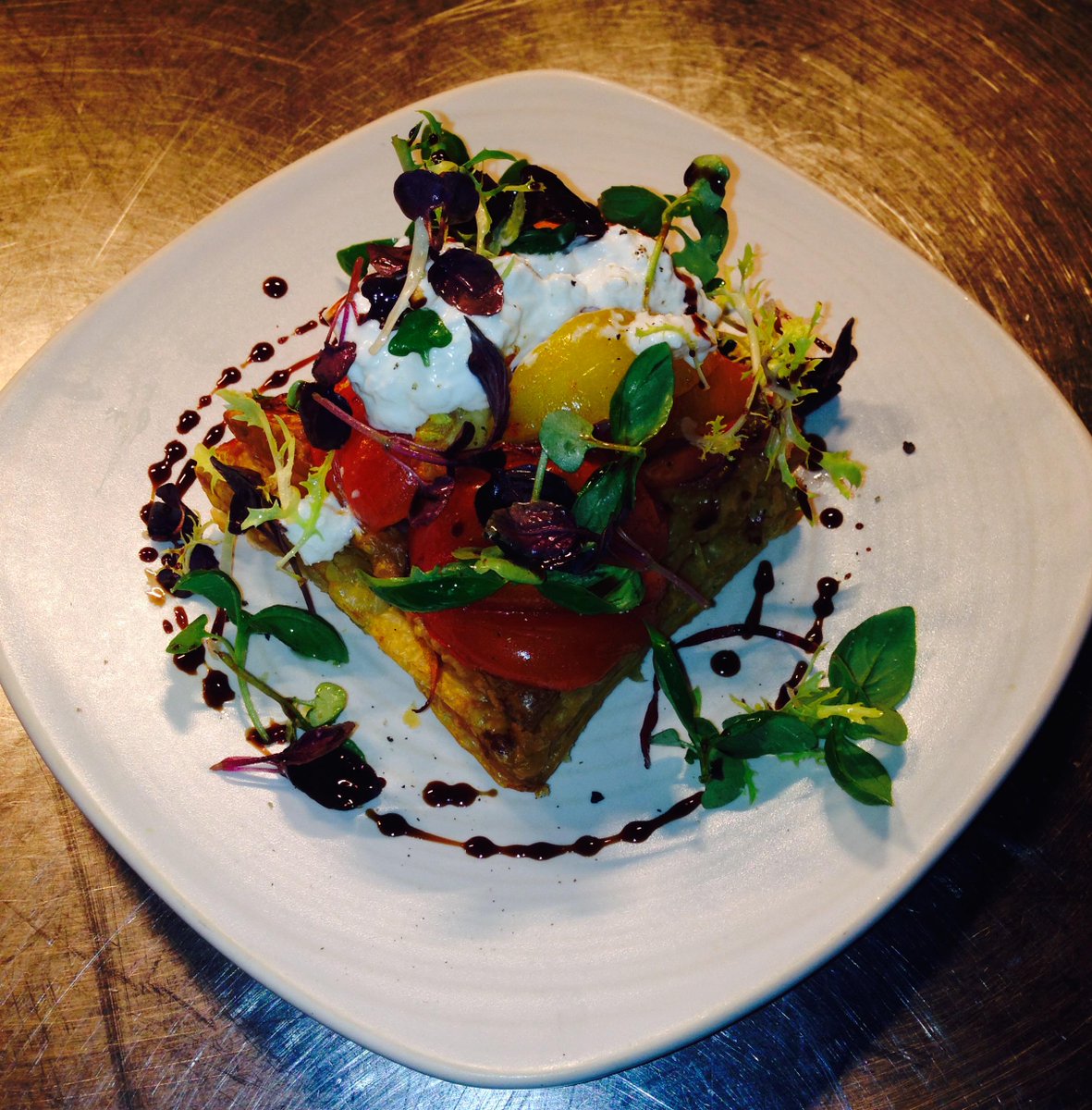 breadstkitchen's tweet photo. Perfect starter for #BritishTomatoWeek Warm heritage tomato tart, burrata cheese, aged balsamic #GordonRamsay #London http://t.co/wV7kul93U2