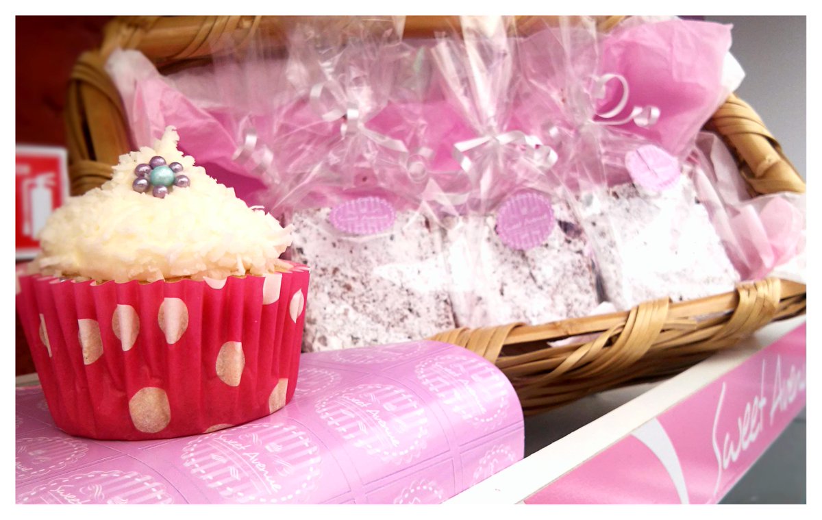 ufff  a chuparse los dedos con el #CupcakeDeCOCO de <a href="/sweetavenuemx/">Sweet Avenue</a> <a href="/PeriodicoEcos1/">Periódico Ecos</a> <a href="/SoyLasArboledas/">LasArboledas</a> <a href="/ValleDoradoMX/">Valle Dorado MX</a>
