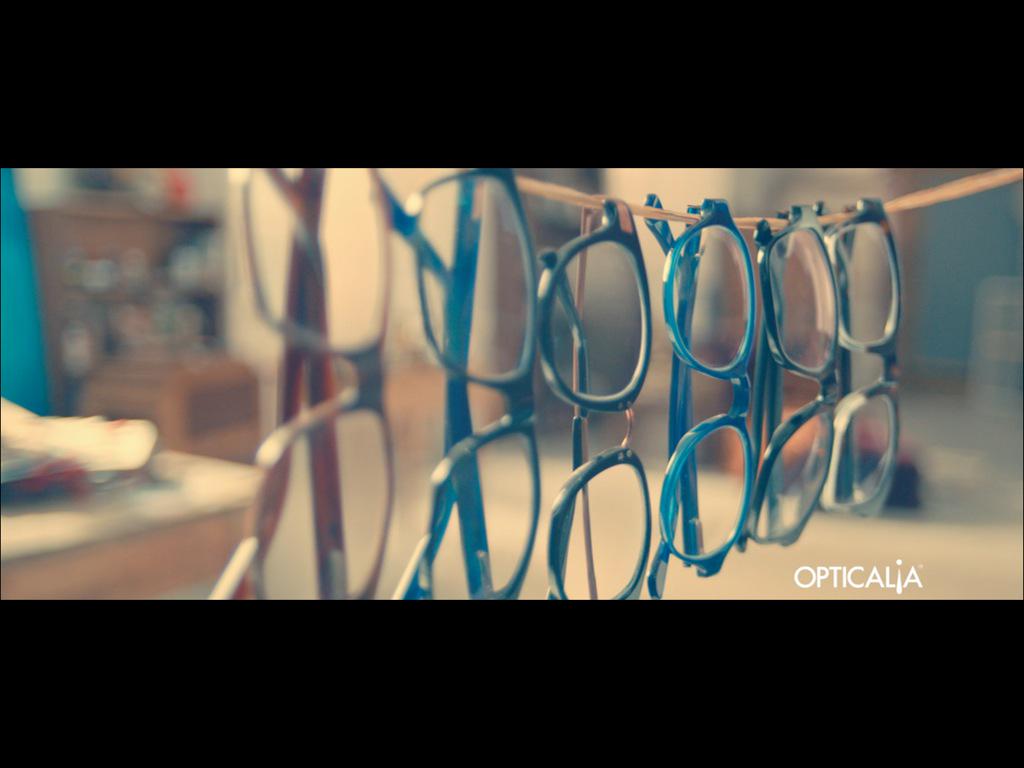 Esterapiavisual's tweet photo. En opticalia pinto tenemos las nuevas gafas diseñadas por Antonio banderas ! A qué estás esperando ? http://t.co/0ZEUKFep7D
