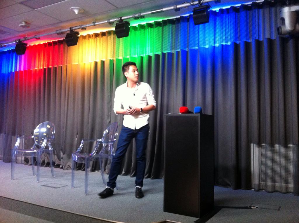 SandraMerliere's tweet photo. Présentation #googleadwords "être présent pour les moments qui comptent" @PascalTRANG #confEcommerce @GoogleFrance http://t.co/jLMGcgak0b