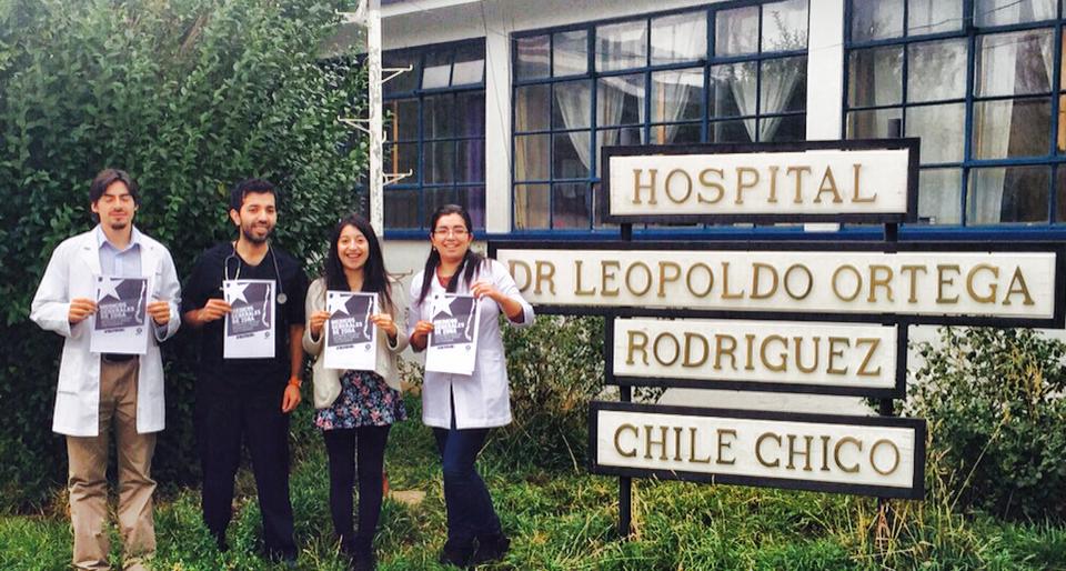 priscilazun's tweet photo. Desde Chile Chico apoyando la lucha por mejorar la salud #mgzporchile #MINSALimprovisa @MgzChile http://t.co/aw4QIQPeWZ