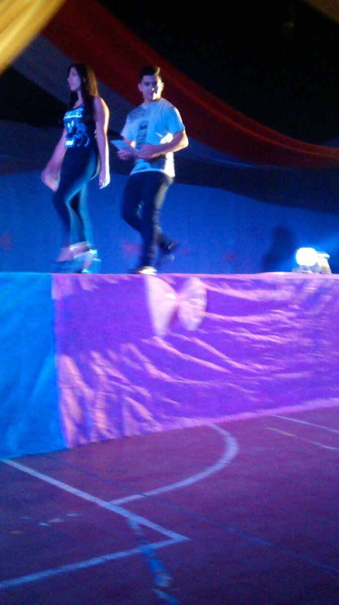 luisitoguti64's tweet photo. Desfile fashion day un sierras chicas http://t.co/xyVD8h1NXK