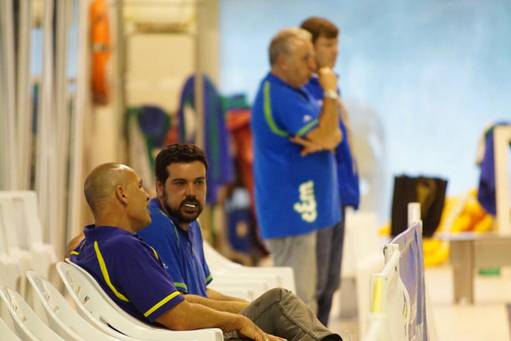 waterpolistacom's tweet photo. #PlayoffsDHM | A menos de 10 minutos para que arranque el @CNAB_oficial - @CEMediterrani hablan los técnicos http://t.co/99X9jlNldV
