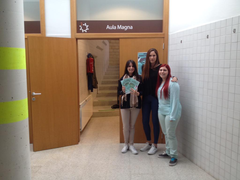 EvadelRuste's tweet photo. Profe especial y alumnos muuuy profesionales ¡Felicidades! @mariolaespe @eccolaborativa #ColaboraUnizar ¡Gracias! ;)) http://t.co/4V3Kp2tJzE