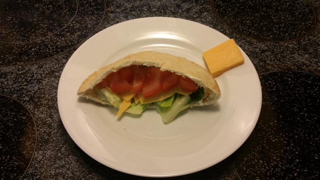 MuluLiziBand's tweet image. #Lunch today was a little #toohealthy... Half pita with chicken, lettuce, tomato, and cheddar. #iwantpizza lol