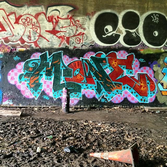 spraystreet's tweet photo. from instagram/@freshpaintnyc MONE #metalmone #monetfp #alloutkings #eiogu #bxgraff #nycgraffiti #graffiti by fresh… http://t.co/yJm5vdMbL9
