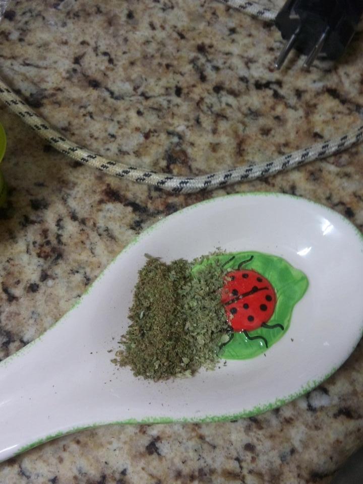 WhiteWeeDoW's tweet photo. Un pastel ahora ayudaa 👌👌👌 http://t.co/9wt01K54gW