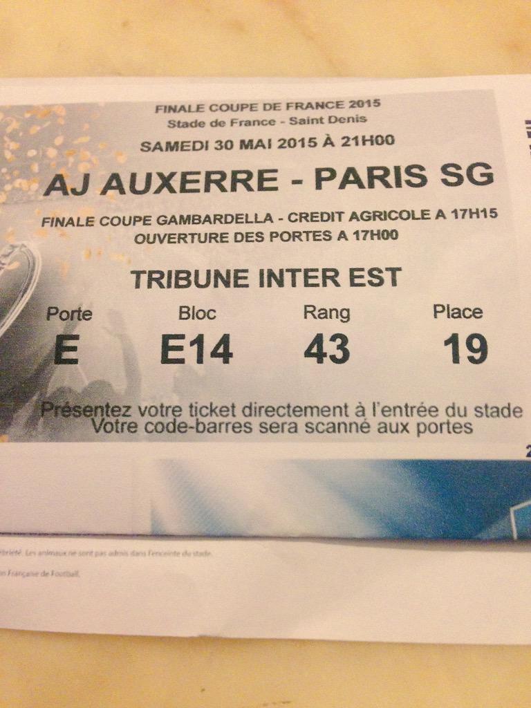 bardot_emilie's tweet photo. #gambardella #fcsmoL #ajapsg #coupedefrance #final #2015 @MarcusThuram ramène nous la à sochaux 🏆🏆 http://t.co/xPN6S9moDb