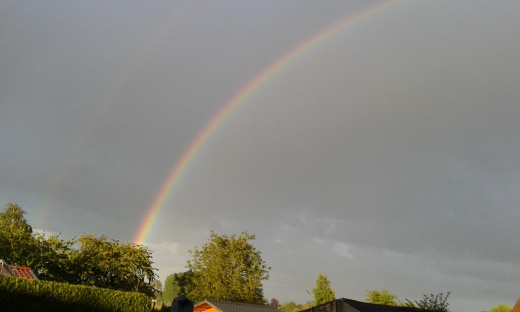 AGosseye's tweet photo. Prachtige regenboog boven Lierde. http://t.co/N0G3pjOhiE