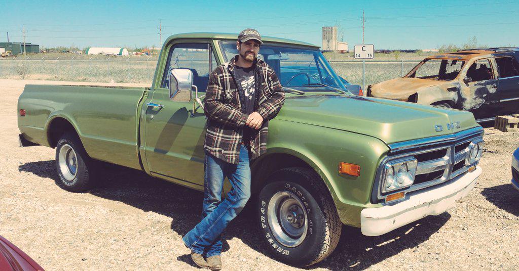 _HonestBiotch's tweet photo. Our 71 GMC caught fire 😢but now J can get the 80s Camaro running ❤ http://t.co/wx0rRIMSvF