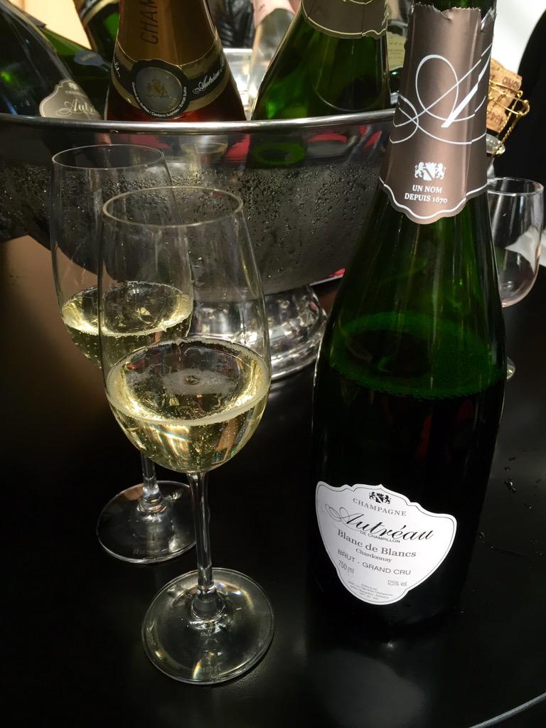 GulpFood1's tweet photo. Awesome!
#LWF2015 @ConnoisseurE serving Champagnes in @RiedelUK👌
#Autreau 😋
@wineglassguys
@JRH50
@MiriamFogarty http://t.co/dNYxVBZtmW