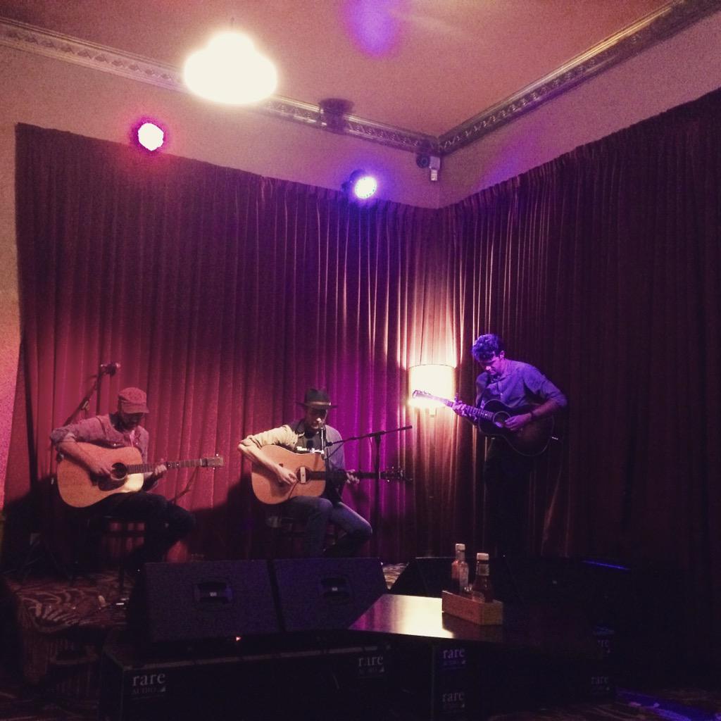 CatCanteri's tweet photo. Sweet country picking jams last night @JABernasconi #danwaters @weepinwillows http://t.co/KaQZD2lpGE