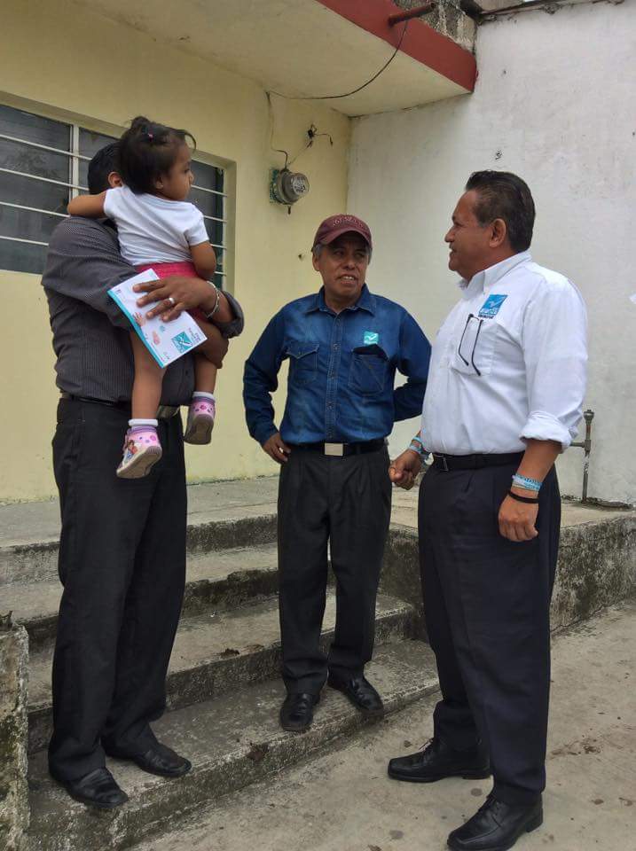 jorgesolergomez's tweet photo. En #RafaelLucio nos piden escuelas dignas y espacios deportivos #NuevaAlianza por educación de calidad #Votaturquesa http://t.co/ViImzJ4dAZ