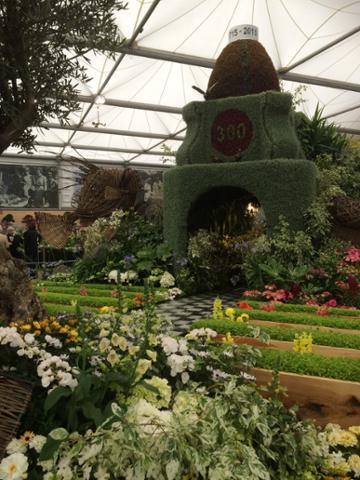 cufflinksdf's tweet photo. Birmingham Cathedral's stunning display at @The_RHS sponsored by Deakin &amp; Francis, has won Gold and Best in Pavilion! http://t.co/KmPsiWLhbE