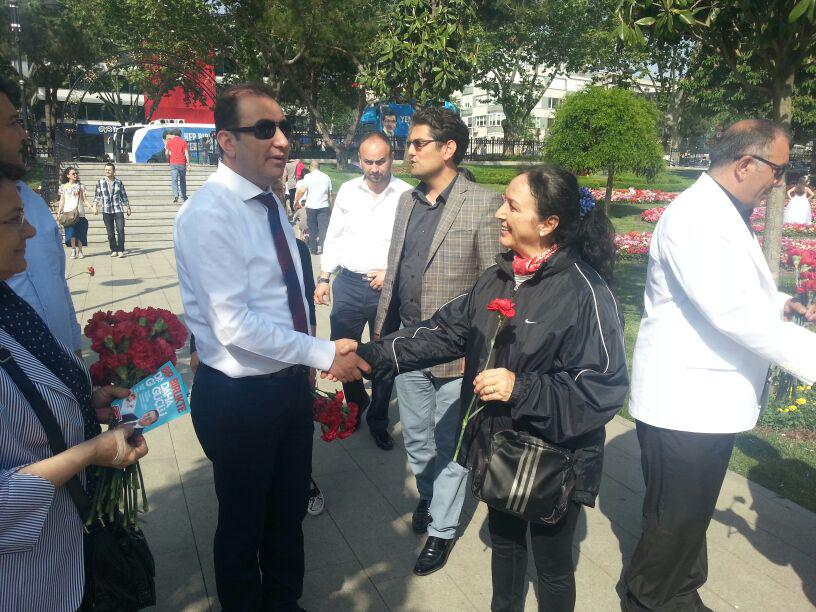 akkadikoy's tweet photo. 1.Bölge Mv.Ad. @yildirimhursit
Gülbahçe parkında değerli halkımızın güleryüzlü teveccühü ile güzel diyaloglar yaşadı. http://t.co/8GEFLlHZ8Q