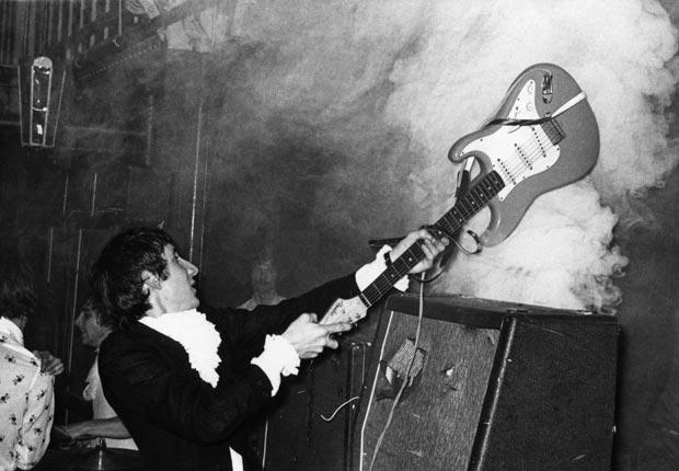 Happy Birthday Pete Townshend who\s turning 70 !  
