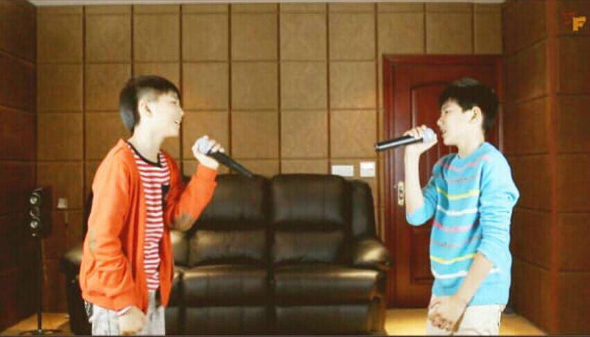 KarRoy0715's tweet photo. 2012年11月3日，家族發布#王俊凯 #王源 翻唱歌曲《可惜不是你》。「今天開始往後開始寫惹，有時候也會穿插一些別的」#tfboys王俊凯 #tfboys王源 #tfboys #karry #roy #karroy #凯源 #凱源 http://t.co/nVCK5mZyN9