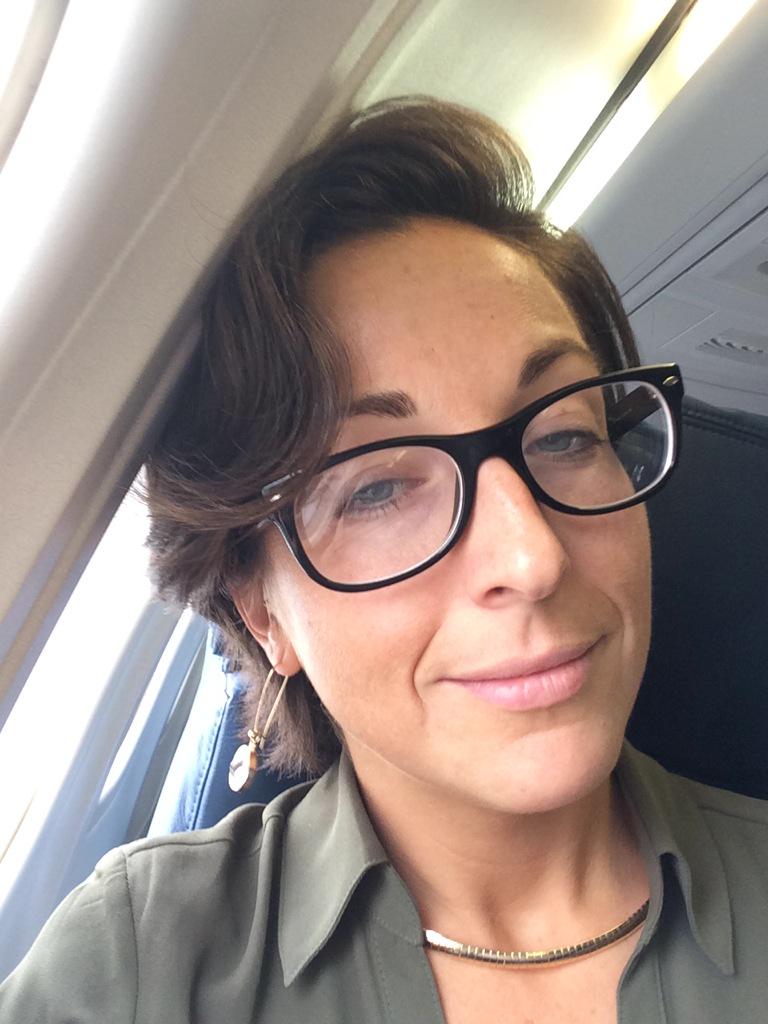 MelodyAMartin's tweet image. Can't believe I actually caught my connecting flight! Fastest sprint ever! #LGA #flyingproblems #running