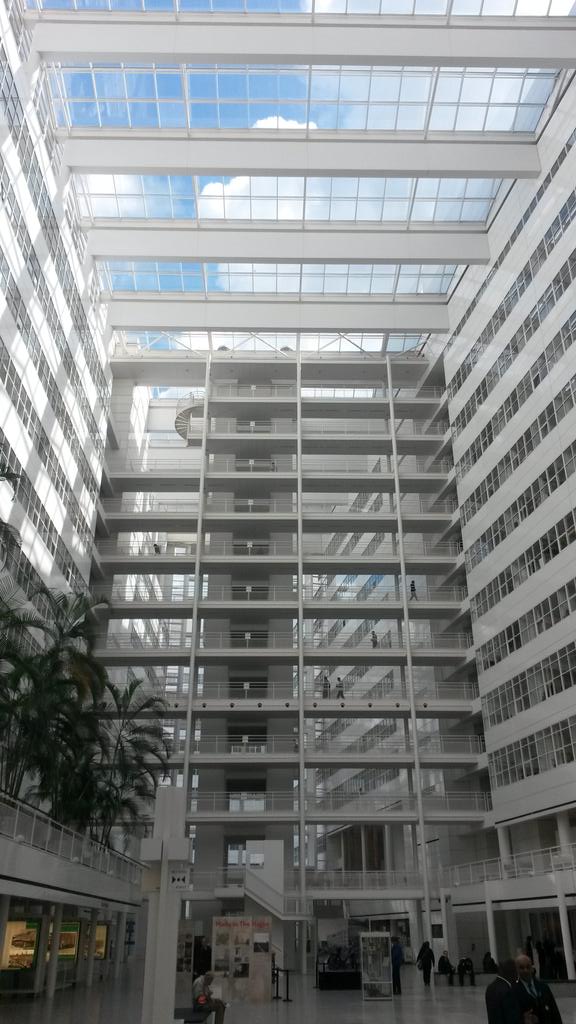 Huischmeesters's tweet photo. Vandaag  grote stap gezet in sociaal beheer met kansen voor @HetBuurtlab, @Huischmeesters en @StSteengoed #leegstand http://t.co/78nRZIDjzk