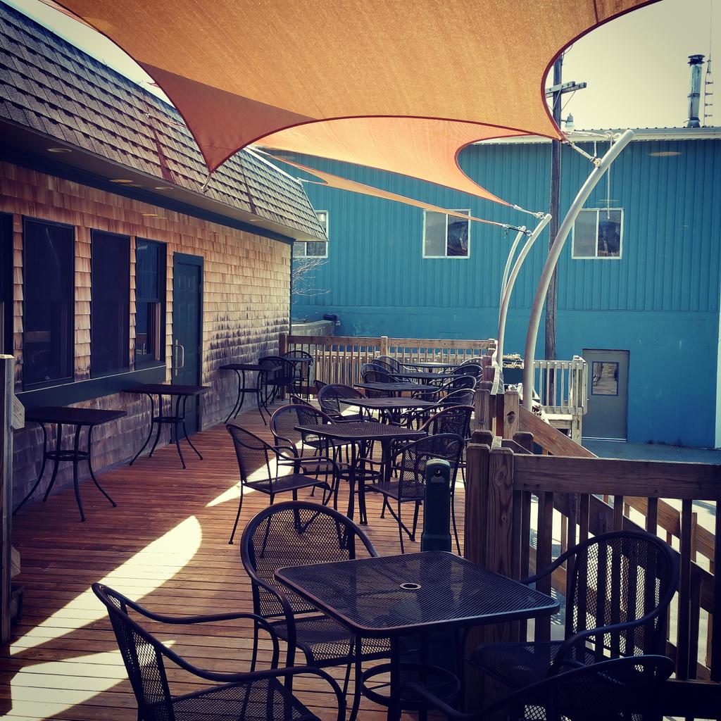 FFRinc1976's tweet photo. New Sail awning is up.  #fishermansfriendrestaurant #seafood http://t.co/ho9GIRFWVZ