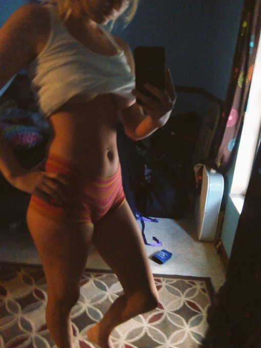 Working slowly and surely on my body! #FeelingMyself http://t.co/8u7nm6UEwe<a href="/tag/feelingmyself"class="tags">#FeelingMyself</a>