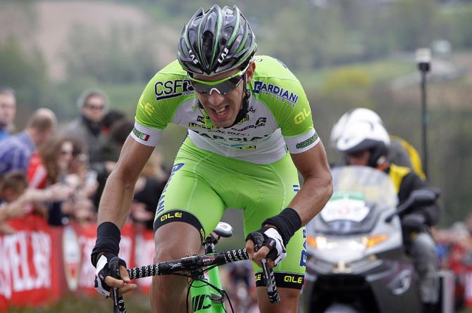 sportmed_es's tweet photo. @nicolaboem del @Bardiani_CSF gana la 10ª etapa del @giroditalia 2015 con su @mcipollinibike #RB08 Complimenti! http://t.co/Vv5aHMCKhs