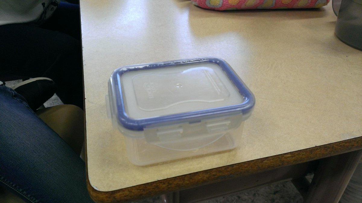 ClasseMmeJudith's tweet photo. #mathpourvrai #solides Combien y a-t-il d'arêtes? http://t.co/nFLlfMvOZa