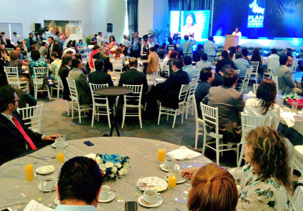 raultortolero1's tweet photo. .@SoniaMendozaSLP presenta su Plan Ciudadano de Gobierno 2015-2021. SLP necesita un cambio. La gente lo pide. http://t.co/UeryJJaFbV
