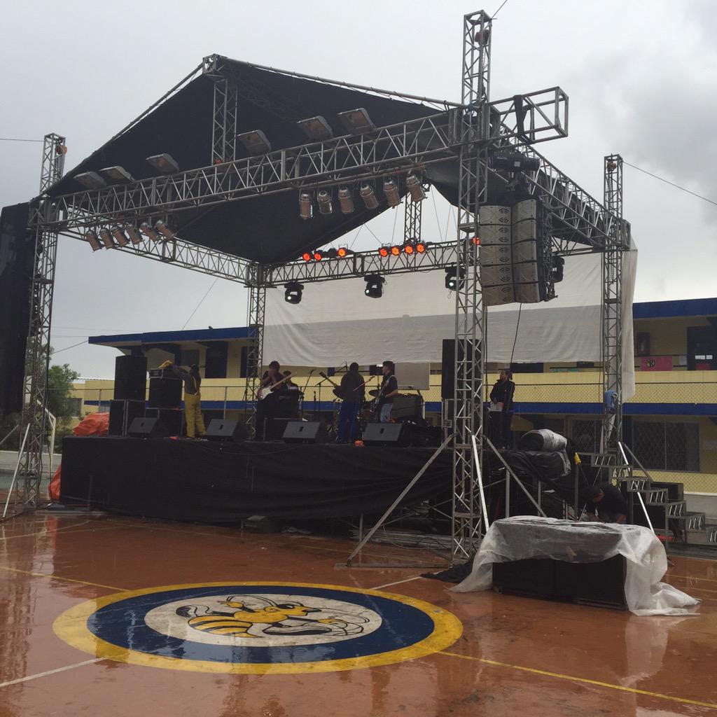 AmbarMegaEvento's tweet photo. Noche de bandas Colegio Letort http://t.co/5u2IrVHVj1