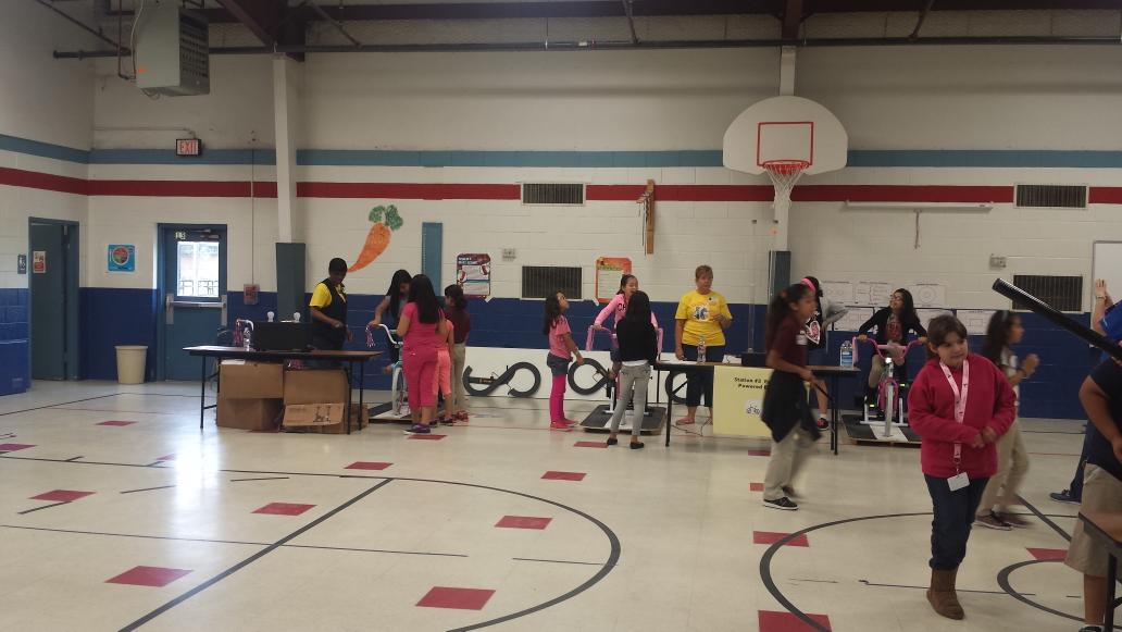 Doggett1979's tweet photo. Another day of fun learning at #teamcentral #centralstem #scietechdc http://t.co/drMplxYY8K