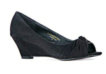 ShoesandAcc's tweet photo. Red Circle Open Toe With Knot - Black. Sizes: 36 - 38, big 38. Price: #4,500 http://t.co/BhVJN9PUbs