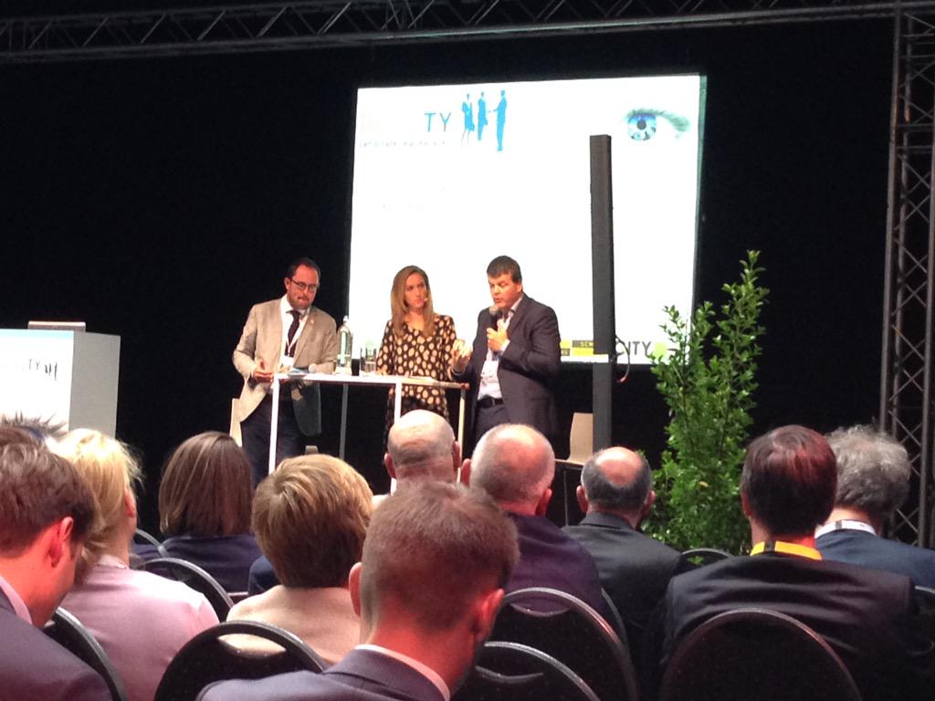 PascaleDenys's tweet photo. Boeiend burgemeesterdebat op #Realty2015 ! #kortrijk #8500kortrijk http://t.co/txHAqHoZDL
