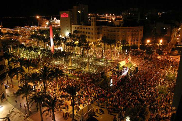 U_D_Almeria's tweet photo. Hay cosas por las que merece la pena luchar... #almeríanuncaserinde http://t.co/3jFOGqUaAW