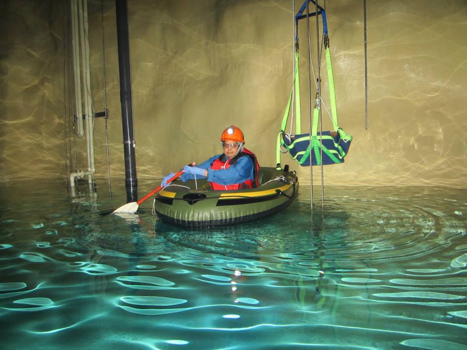 SNOLABscience's tweet photo. Boating in ultra pure water 6800 feet underground (working on SNO+ experiment)! #girlswithtoys #physics #neutrinos http://t.co/y1PQM0wREL