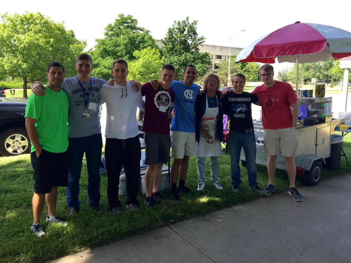 Support local food carts! <a href="/WashburnLI/">WULeadership</a> <a href="/SigEp_KSDelta/">Sigma Phi Epsilon WU</a> @KappaSigWU @Kansas_Beta <a href="/alphadeltawu/">Alpha Delta WU</a> #WURetreat2015 Neighborly