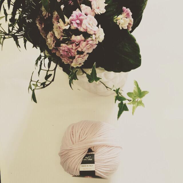 ToddsHandKnits's tweet photo. Spring pinks in the office today 🌸 http://t.co/E4LKVLX13k