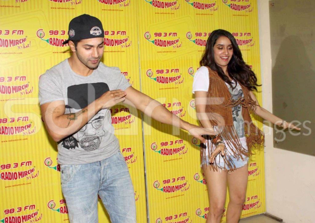 VarunsTeam's tweet photo. [Pic Set] @Varun_dvn n @ShraddhaKapoor Promotes ABCD 2 At Radio Mirchi (5) http://t.co/EOzamUljbL